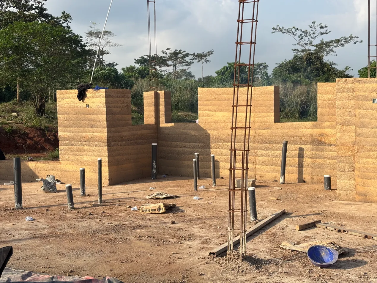 Two-tone rammed earth wall section